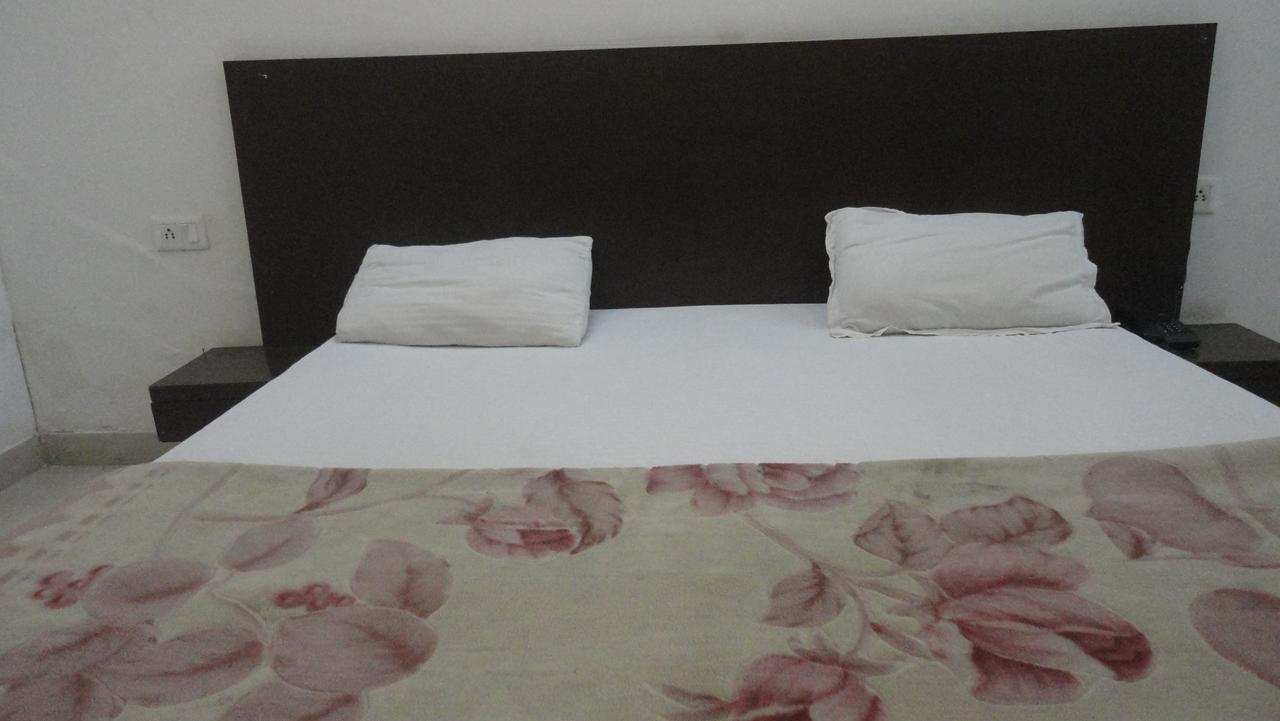 Hotel Satyartha Kāthgodām Buitenkant foto