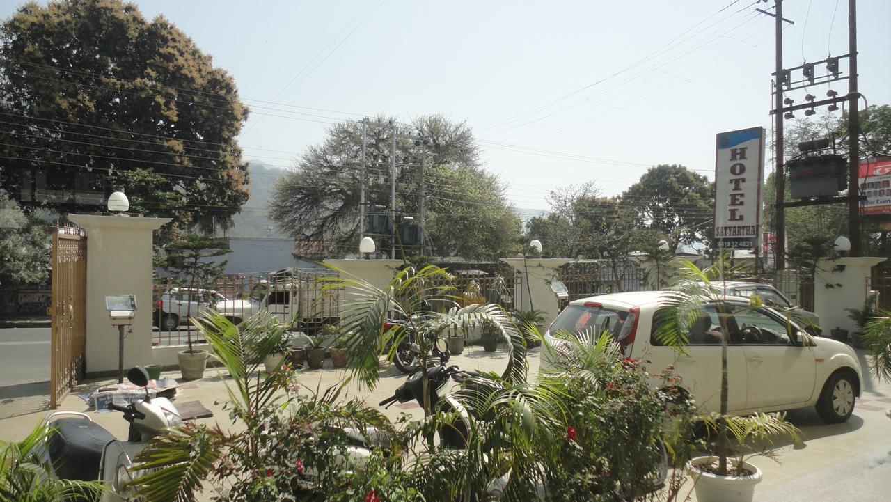 Hotel Satyartha Kāthgodām Buitenkant foto